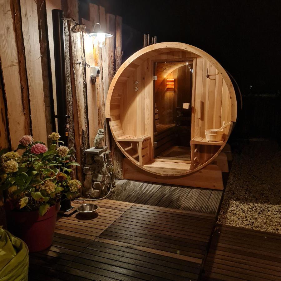 Wellness Chalet Met Jacuzzi, Sauna, Omheinde Tuin, Sint-Annaland Exterior foto